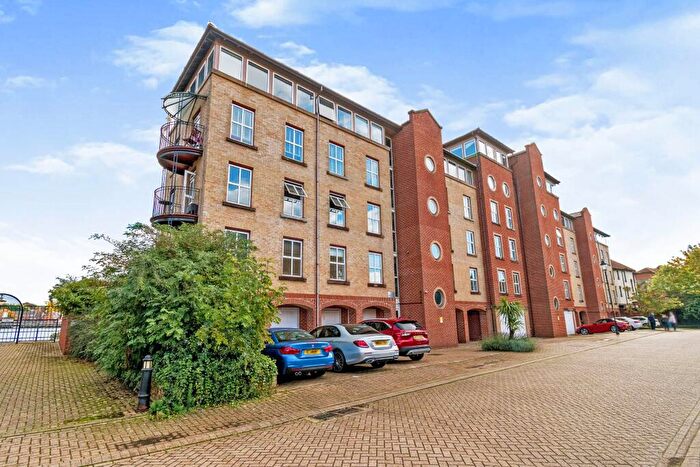 3 Bedroom Flat To Rent In Andes Close, Southampton, SO14