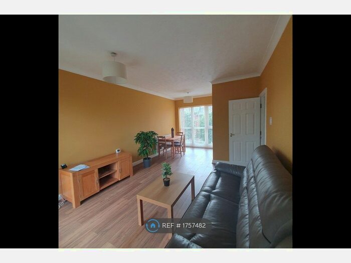 2 Bedroom Flat To Rent In Wirral, Birkenhead, CH41