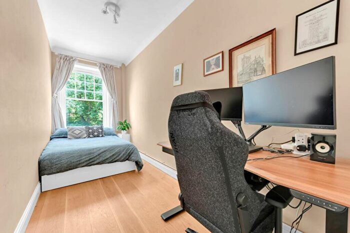 2 Bedroom Flat For Sale In Westcombe Hill, London, SE3