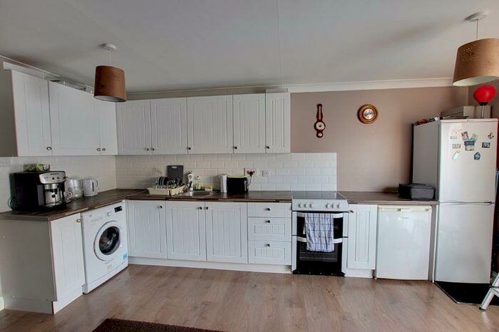 1 Bedroom Flat To Rent In Kenilworth Gardens, Melksham, SN12