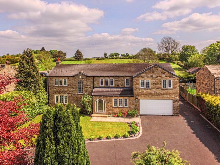 5 Bedroom Detached House For Sale In Far Common Road, Mirfield, WF14