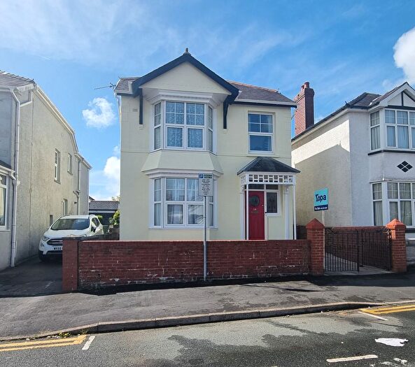 3 Bedroom Detached House For Sale In St. Davids Avenue, Carmarthen, SA31