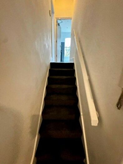 3 Bedroom Flat To Rent In Tabley Road, London, Greater London, N7