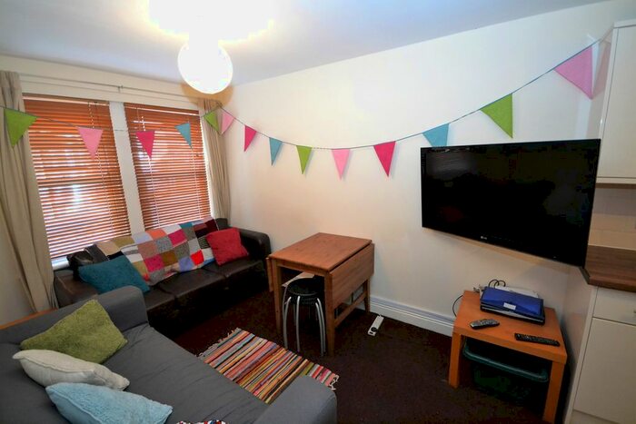 3 Bedroom Flat To Rent In South Street, Durham DH1