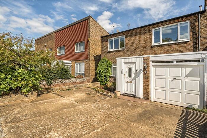 2 Bedroom Maisonette For Sale In Lismore Crescent, Crawley, West Sussex, RH11