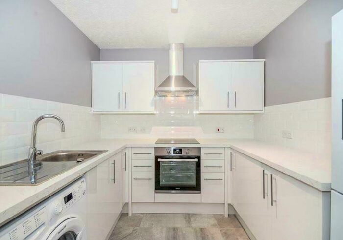 1 Bedroom Flat To Rent In Cavendish Road, Sutton, SM2