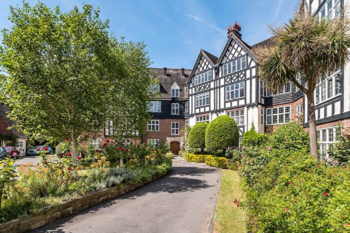 4 Bedroom Flat For Sale In Wildcroft Road, London, SW15