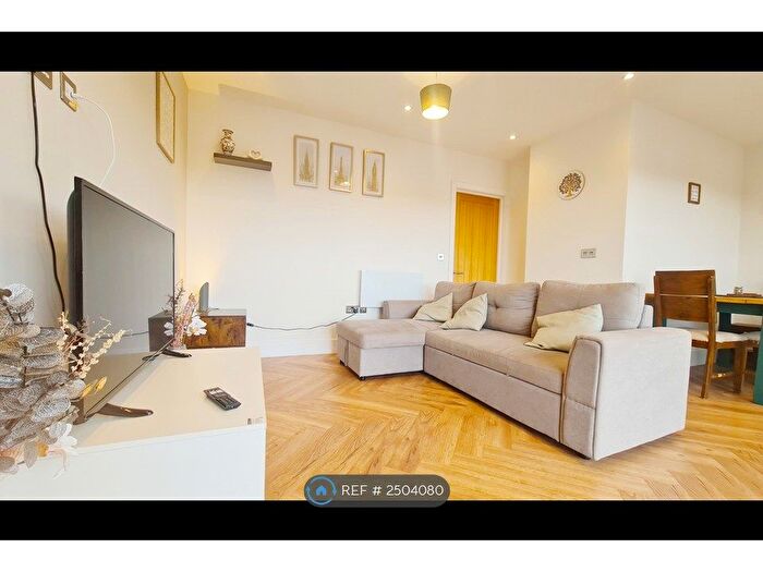 2 Bedroom Flat To Rent In Solomons Hill, Rickmansworth, WD3