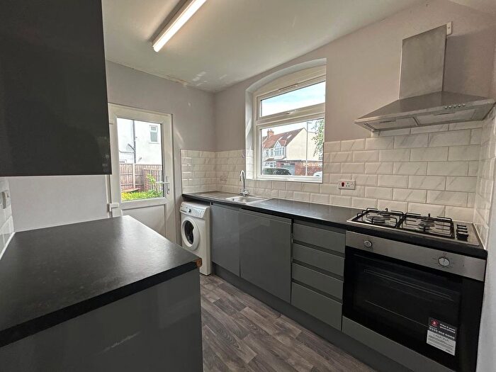 3 Bedroom Semi-Detached House To Rent In Hayes, UB3