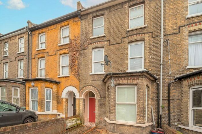 2 Bedroom Flat To Rent In Lichfield Road, Cricklewood, London, NW2