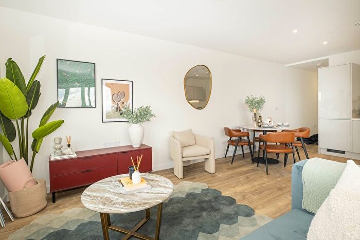 2 Bedroom Flat To Rent In Elmsleigh Road, Staines, TW18