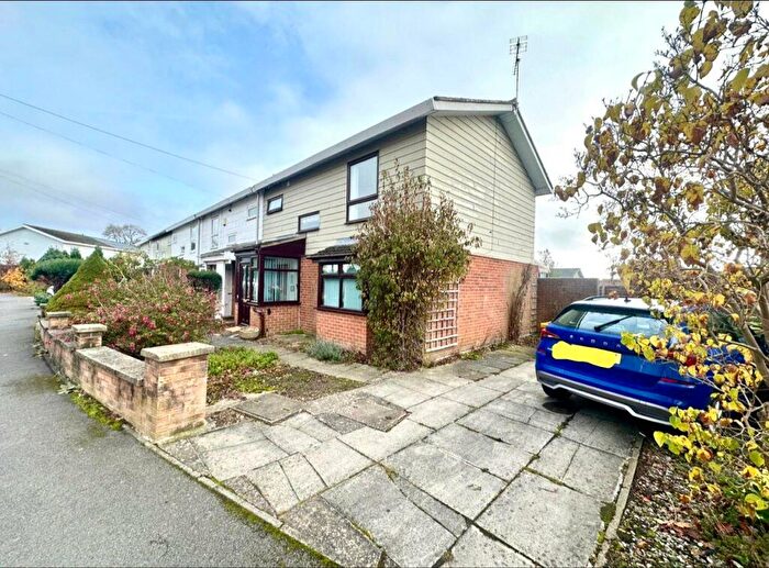 3 Bedroom Semi-Detached House To Rent In Hazlebarrow Crescent, Sheffield, S8