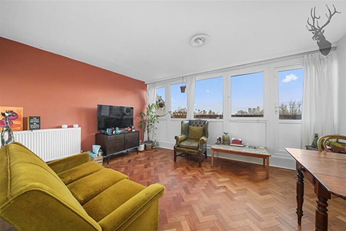 2 Bedroom Flat For Sale In Hitchin Square, Bow, E3