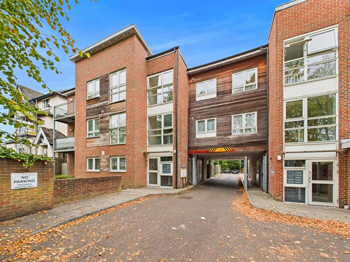2 Bedroom Flat For Sale In Burway Close, South Croydon, CR2