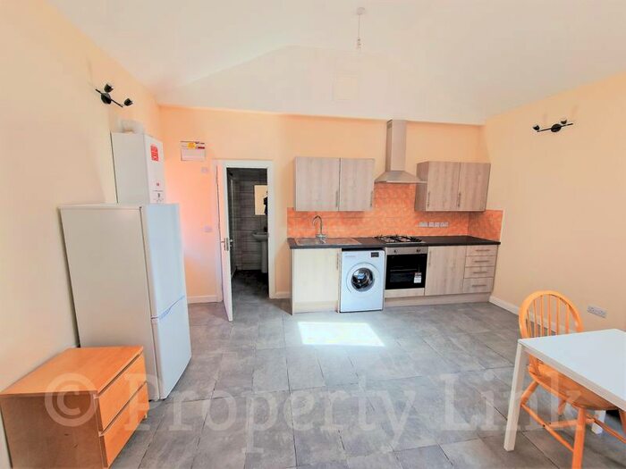Studio To Rent In Goresbrook Road, Dagenham, RM9