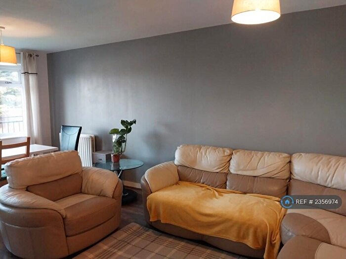2 Bedroom Flat To Rent In Aspen Court, Ilford, IG5