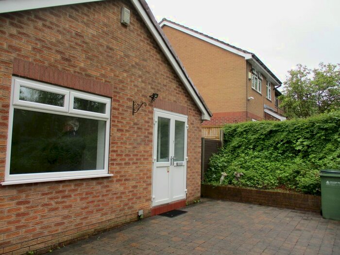 2 Bedroom Detached Bungalow To Rent In Fenwick Drive, Stockport, SK4
