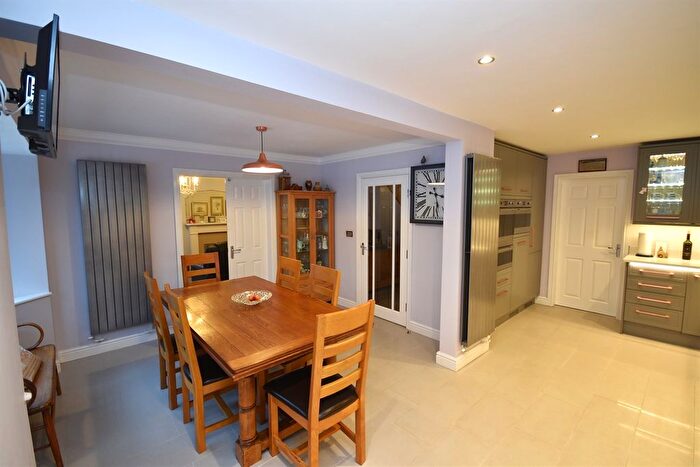 5 Bedroom Detached House For Sale In Sandpiper Close, Macclesfield, SK10