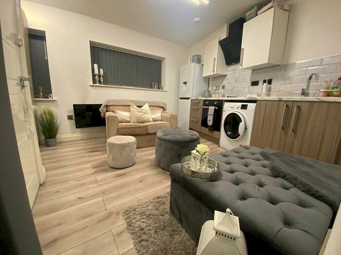 1 Bedroom Flat To Rent In Claughton Street, St. Helens, WA10