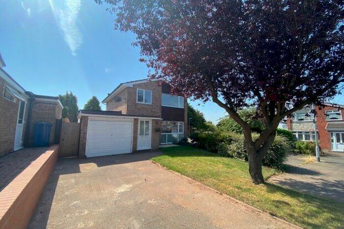 3 Bedroom Property To Rent In Terry Close, Lichfield, WS13