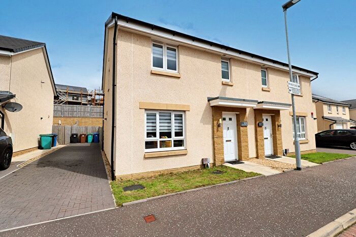 3 Bedroom Semi-Detached House For Sale In Lambourne Crescent, Coatbridge, ML5