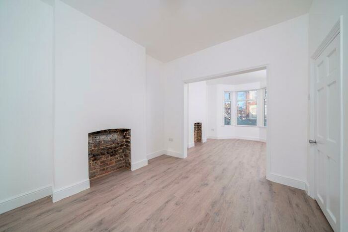 3 Bedroom Flat To Rent In Central Park Road, London, E6