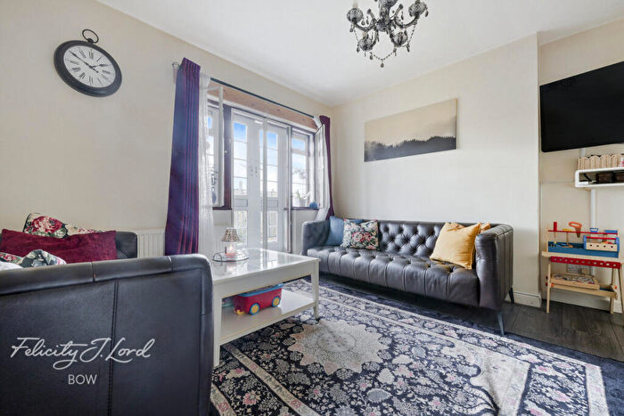 2 Bedroom Flat For Sale In West India Dock Road, London, E14