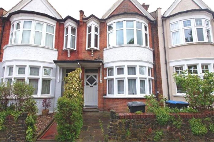 2 Bedroom Flat For Sale In Kingsley Road, London, N13
