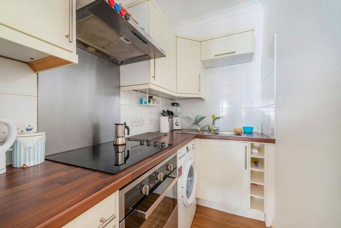 1 Bedroom Flat To Rent In Colville Gardens, Portobello, London, W11