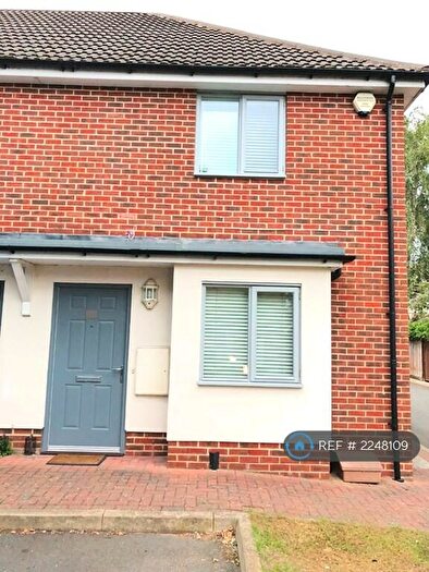 2 Bedroom End Of Terrace House To Rent In South Woodford, London, E18