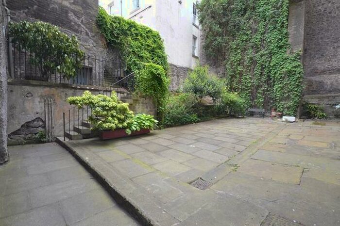 3 Bedroom Flat To Rent In West Bow Edinburgh United Kingdom, EH1
