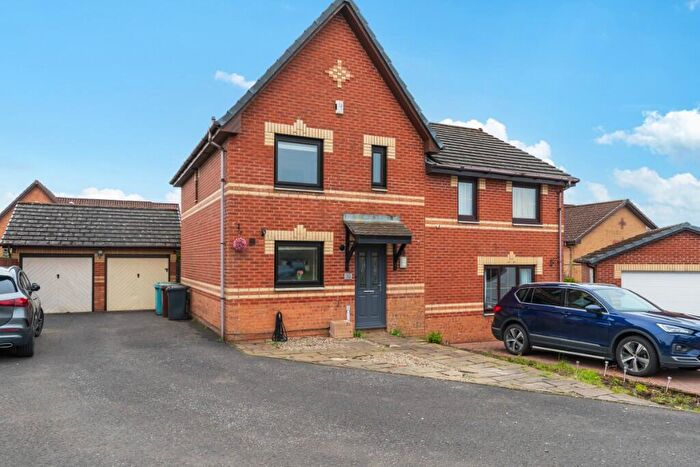 3 Bedroom Semi-Detached House For Sale In Belleisle Court, Carrickstone, G68