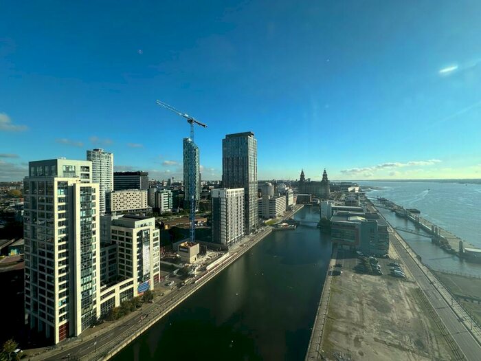 2 Bedroom Apartment To Rent In Alexandra Tower, Princes Dock, L3