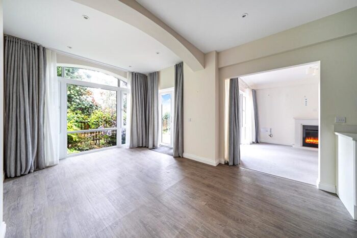 2 Bedroom Apartment To Rent In Huxley Close Godalming, GU7