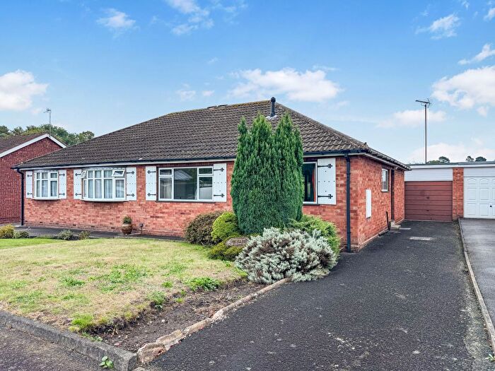 2 Bedroom Bungalow For Sale In Severn Road, Stourbridge, West Midlands, DY8