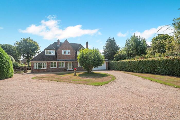 4 Bedroom Detached House For Sale In Hunters Close, Chesham, HP5