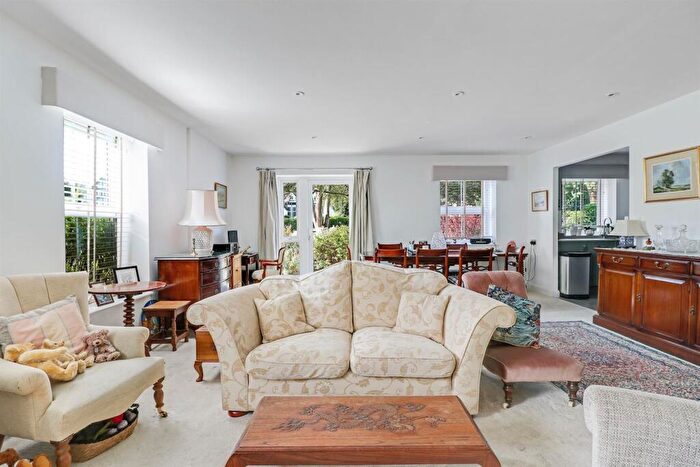 1 Bedroom Apartment For Sale In Manor Park Road, Chislehurst, BR7