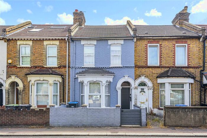 3 Bedroom House To Rent In Baker Street, Enfield, EN1