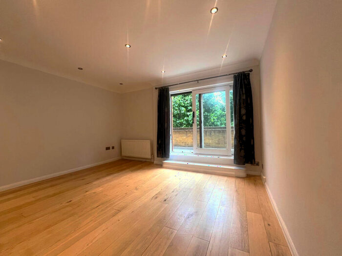 3 Bedroom Apartment To Rent In Welland Mews, London, E1W