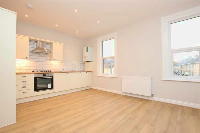 3 Bedroom Flat To Rent In Victoria Terrace, Bath, BA2
