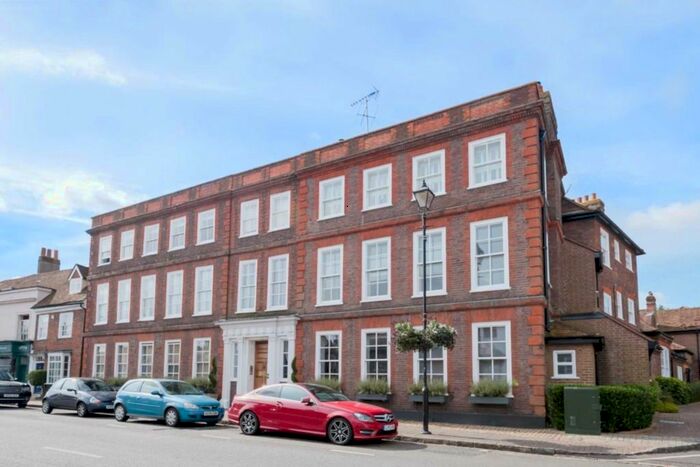 1 Bedroom Flat To Rent In Elmodesham House, Old Amersham HP7