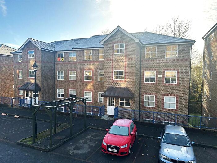 2 Bedroom Apartment For Sale In River Bank Close, Maidstone, ME15