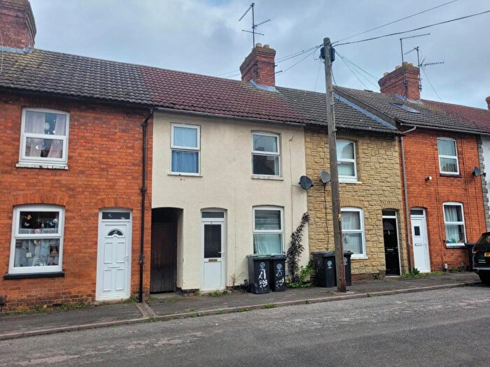 3 Bedroom Terraced House To Rent In Roberts Street, Rushden, NN10