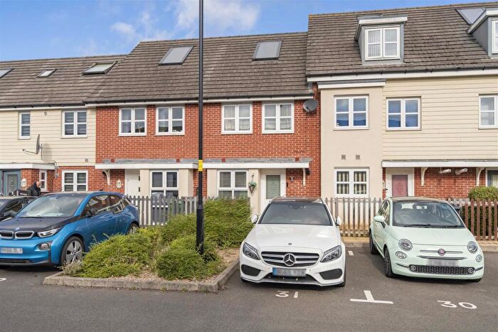 2 Bedroom Terraced House For Sale In Bellefield, Cippenham, SL1