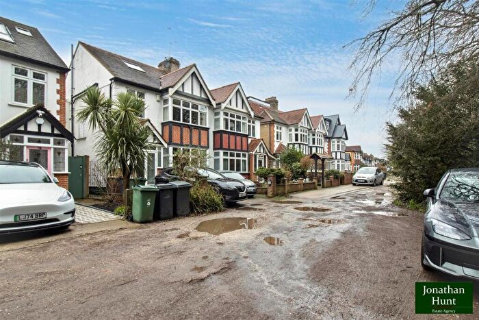 5 Bedroom Semi Detached House For Sale In Forest Glade, London, E4