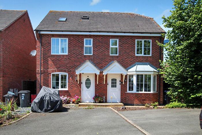 3 Bedroom Semi-Detached House For Sale In The Lakins, DE12