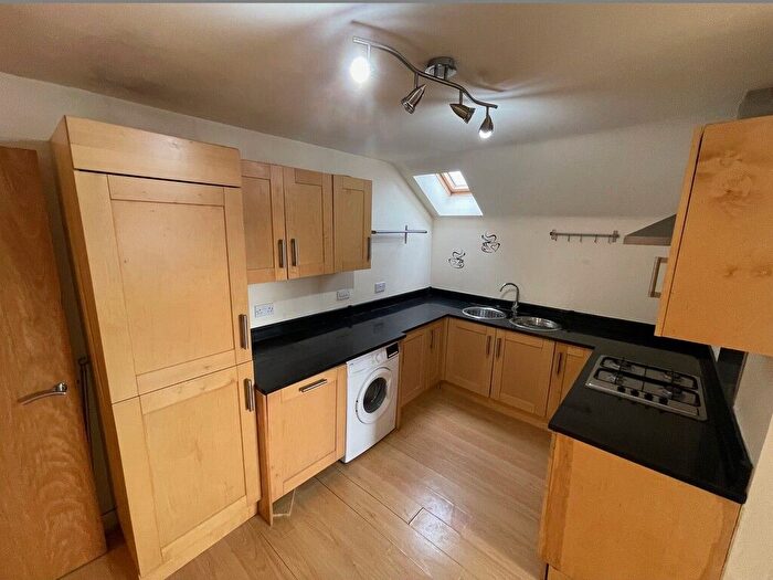 2 Bedroom Flat To Rent In Highland Court, Scotland Road, Basford, Nottingham, NG5