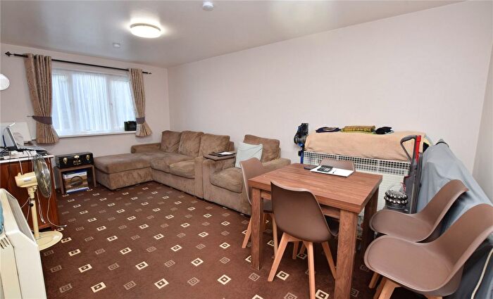1 Bedroom Flat For Sale In Express Drive, Ilford, Essex, IG3
