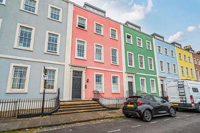 2 Bedroom Flat For Sale In Redcliffe Parade West, Bristol, BS1