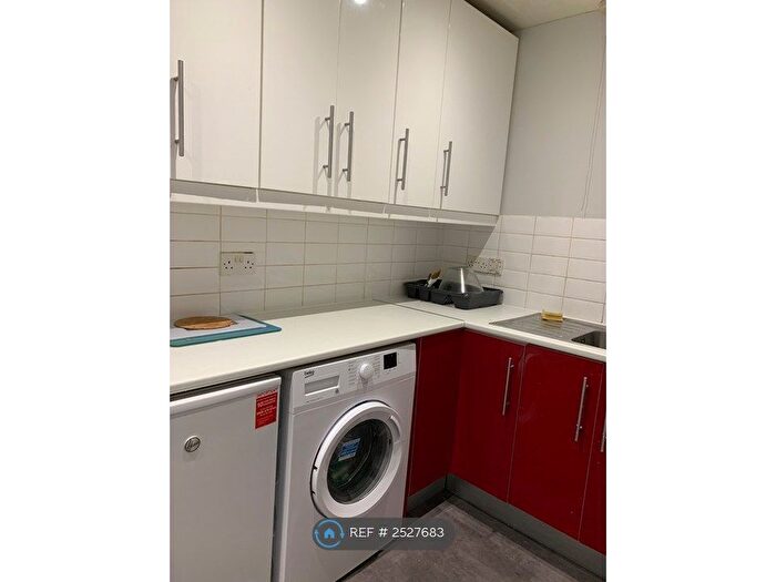 4 Bedroom Flat To Rent In Morningside Road, Edinburgh, EH10